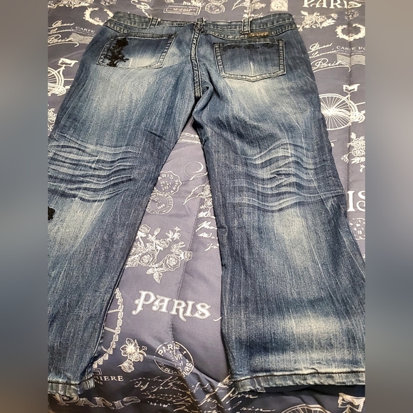 Cowgirl Tuff capris with Black Embroidery - Picture 5 of 5